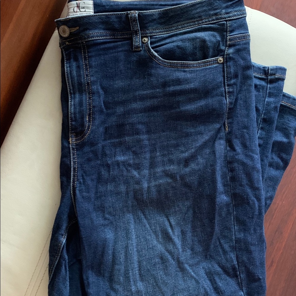 🍋 2/$20 D/C Medium Wash Straight Leg Jeans